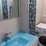 Bright Apt. With Sea View And Pool דירה