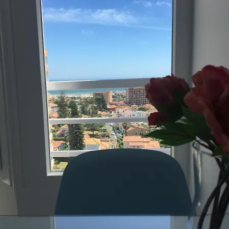 Daire Bright Apt. With Sea View And Pool